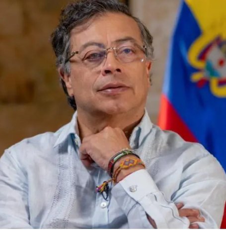 ElPensador75's tweet photo. 🚨 Quién fué mejor presidente 🇨🇴👇?

Gustavo Petro ❤️ 
Iván Duque 🔃 https://t.co/WlcxDhNCYk