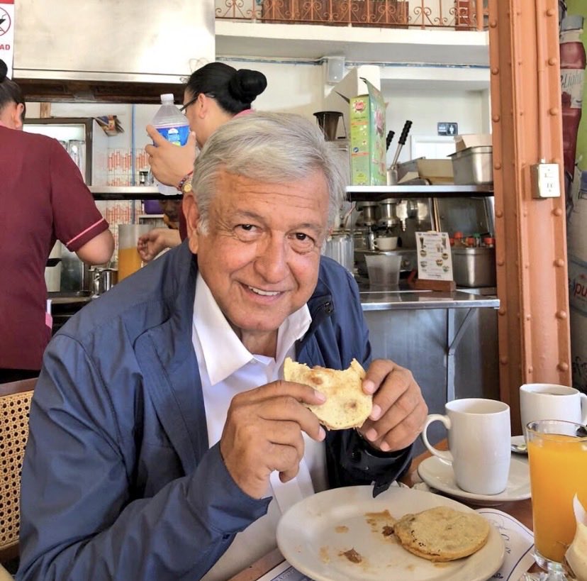 JohnMcLaneCA's tweet photo. Este es el gusano barrenador que infectó a todo Mexico! 🇲🇽 https://t.co/NuL0W3tkTN