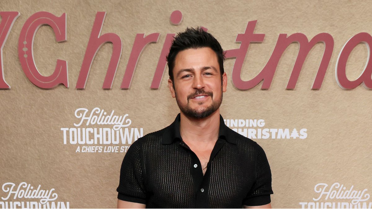 EntertnmentNow's tweet photo. Tyler Hynes Gets Emotional Over ‘#Hynies Storybook’ and Fans Are Melting: See Tyler Hynes' heartfelt reaction to the '#Hynies Storybook.'
The post Tyler Hynes Gets Emotional Over ‘#Hynies Storybook’ and Fans Are Melting appeared first on… https://t.co/39Iu5vGPlw https://t.co/nxxiAgkt4u