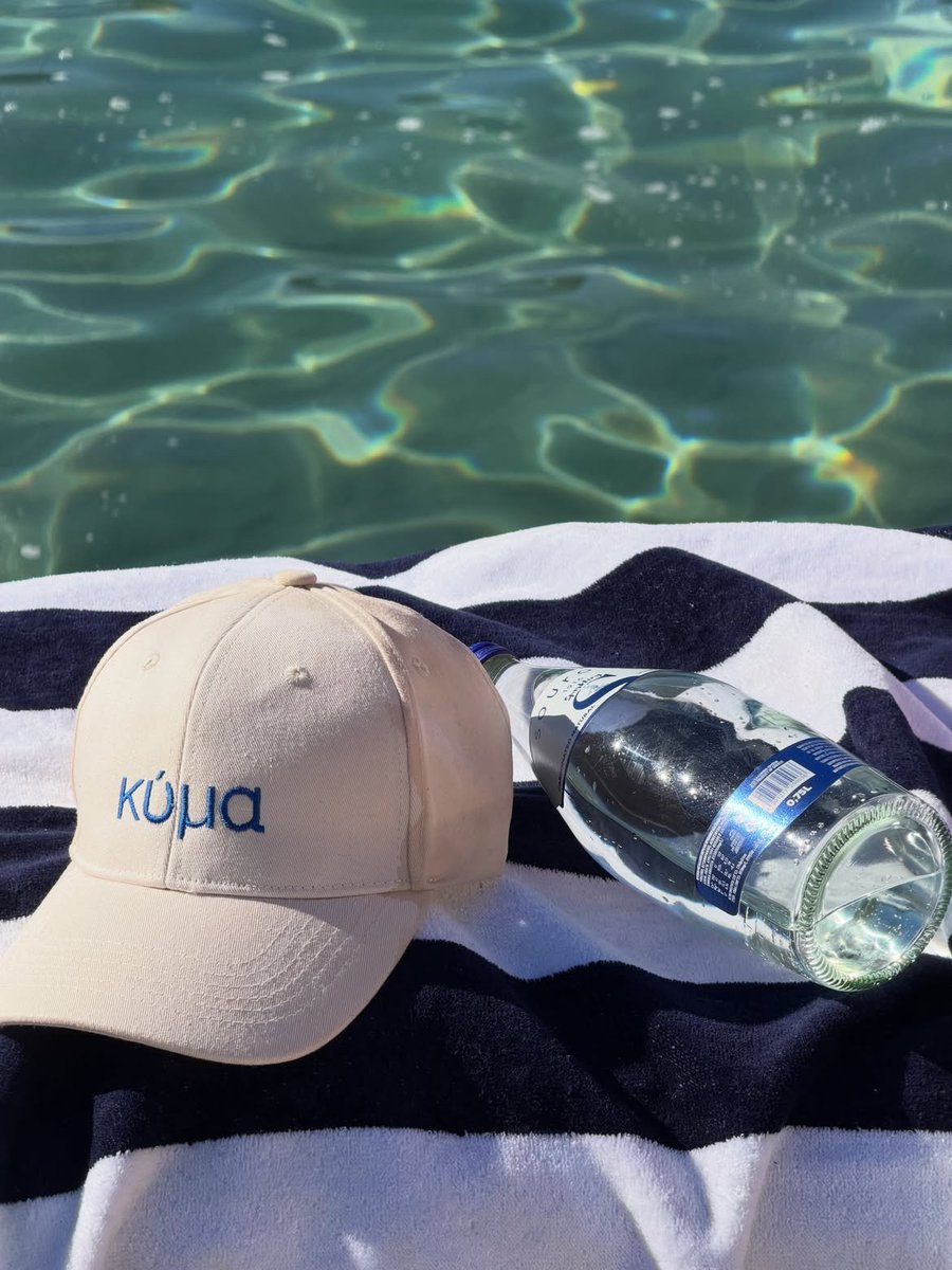 SoaringCloudss's tweet photo. Nothing but blue and the perfect white bikini. 💙🤍 https://t.co/ogA5FniQfo