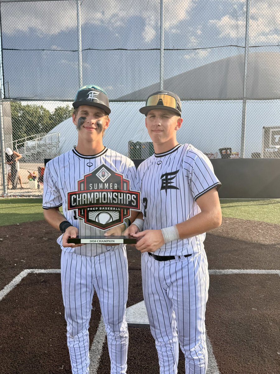 BShilling2029's tweet photo. We finished the summer 21-9-1 with 2 PBR Championships and the #1 team in MI. Hit 3rd the 2nd half of the season at high-level PG &amp; PBR events. 

.371 (26-70)
.476 OBP
6 2B
2 3B
1 HR
13 BB to 5 K
8 SB
@TeamEliteMW @BASEBALLGL https://t.co/JeIQsiTQVK