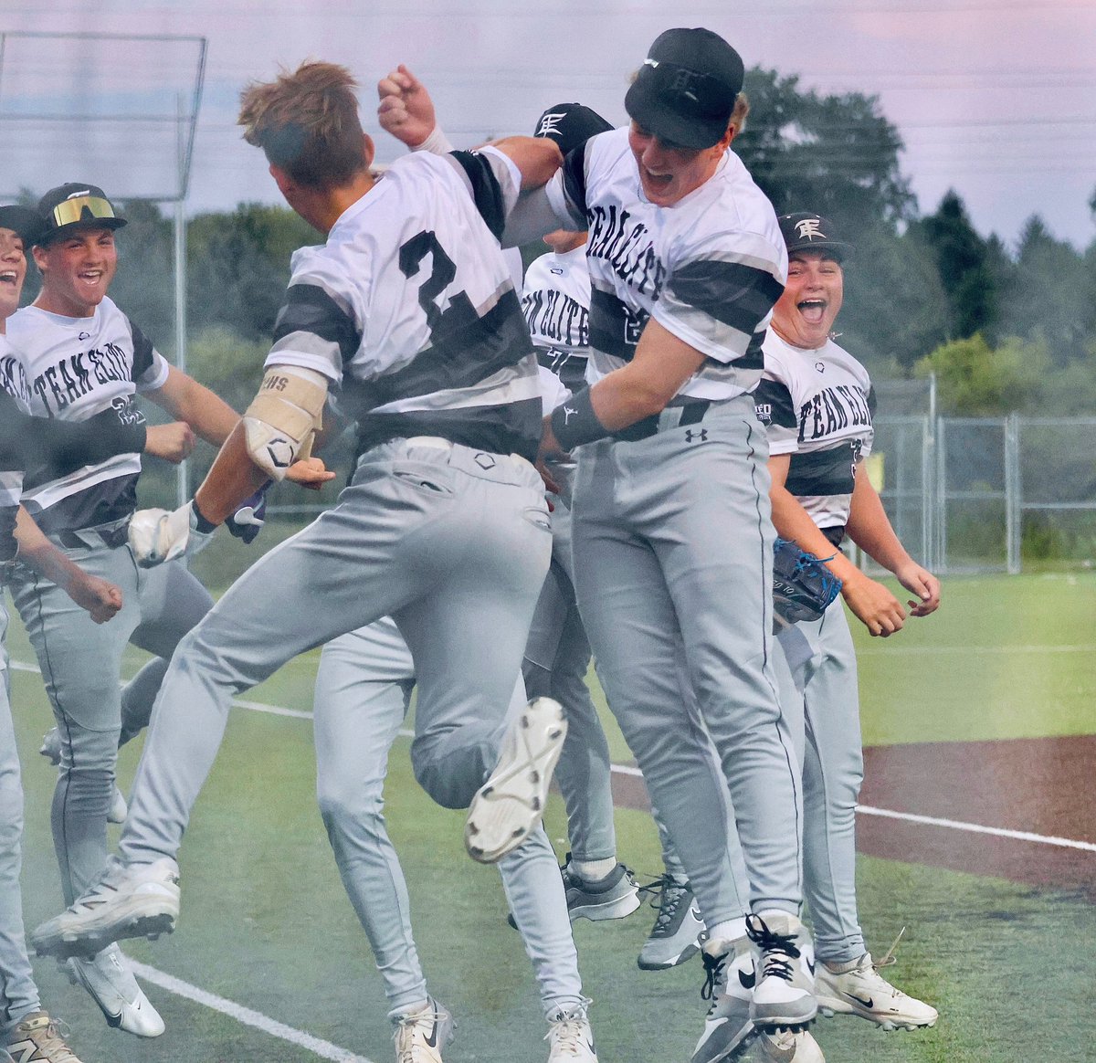 BShilling2029's tweet photo. We finished the summer 21-9-1 with 2 PBR Championships and the #1 team in MI. Hit 3rd the 2nd half of the season at high-level PG &amp; PBR events. 

.371 (26-70)
.476 OBP
6 2B
2 3B
1 HR
13 BB to 5 K
8 SB
@TeamEliteMW @BASEBALLGL https://t.co/JeIQsiTQVK