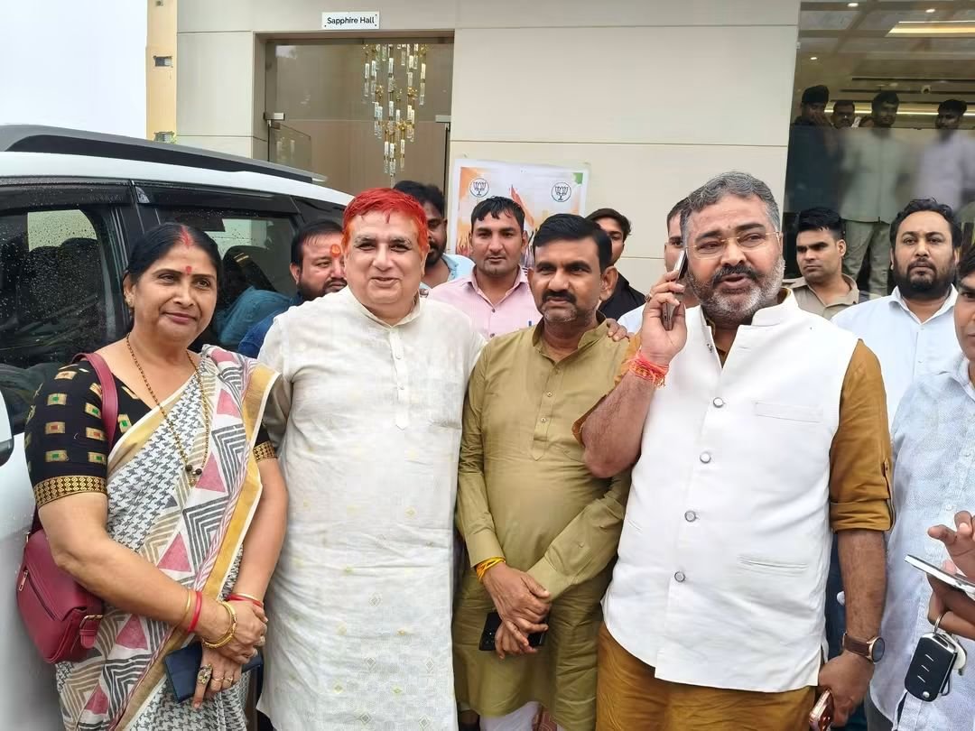 pankajabjp's tweet photo. #हर_घर_तिरंगा 
आज हर घर तिरंगा अभियान की तैयारियों को लेकर भाजपा जिला आगरा की कार्यशाला होटल क्लार्क इन फतेहाबाद रोड पर सम्पन्न हुई ।

पंकजा शर्मा 
जिलाध्यक्ष
भाजपा (महिला मोर्चा)
आगरा https://t.co/BR72bZ68eg