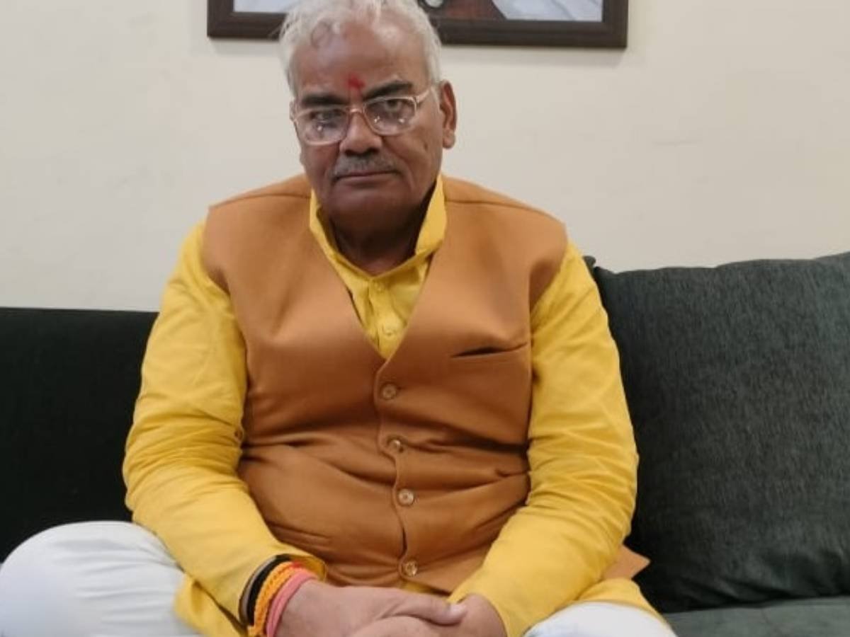 ShikshaNewsRaj1's tweet photo. राजस्थान सरकार के शिक्षामंत्री जी एक चीज चुन लों. 👇

#स्थानांतरण_या_इस्तीफा 

#महाआंदोलन_05_अगस्त https://t.co/fZjqmNGuX7