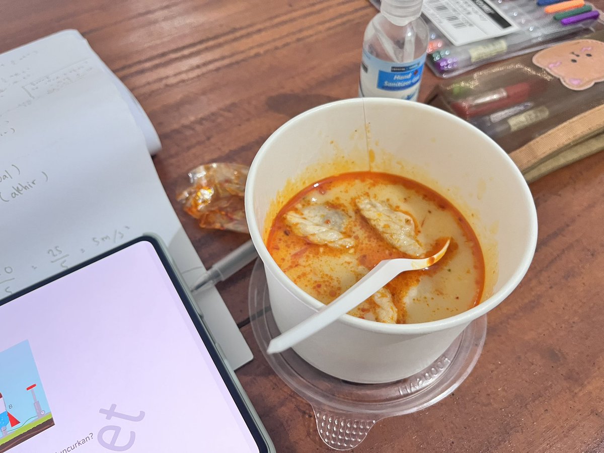 5eyraa's tweet photo. uda lama ga update daily life, kabar terkini masih ngejar rumus fisika (jir lupa semua) https://t.co/5UJDLVMlgO