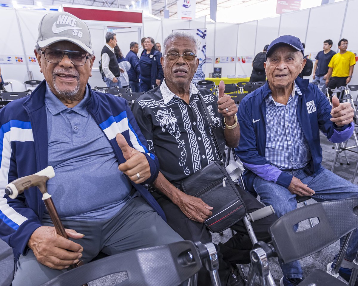 ClubALoficial's tweet photo. 📸Así se vivió la presentación de 𝐈́𝐧𝐭𝐢𝐦𝐨𝐬 𝐲 𝐄𝐭𝐞𝐫𝐧𝐨𝐬, el libro de Alianza Lima junto a El Comercio, en la Feria Internacional del Libro 2026.

#ÍntimosYEternos 
#AlianzaLima
#125AñosDeEternidad https://t.co/m2Kr9fqmPD