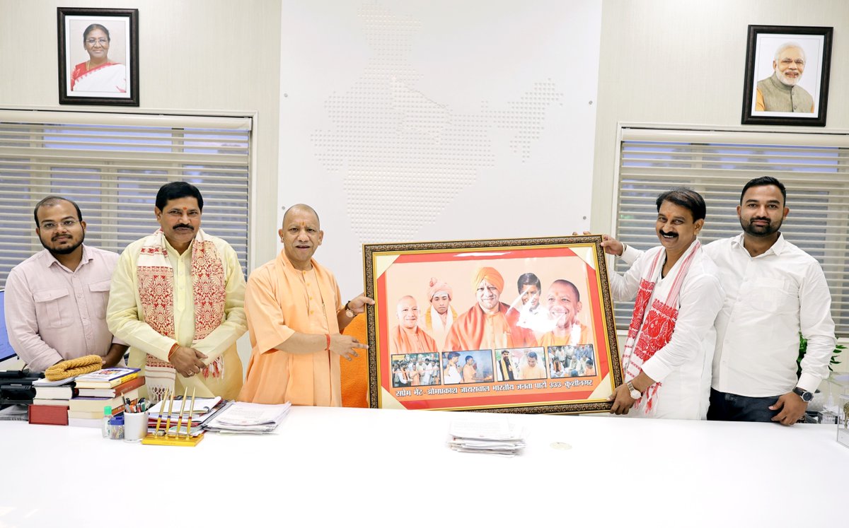 myogioffice's tweet photo. मुख्यमंत्री श्री @myogiadityanath जी महाराज से आज लखनऊ में जनपद कुशीनगर के रामकोला विधान सभा क्षेत्र के माननीय विधायक श्री विनय प्रकाश गोंड जी ने शिष्टाचार भेंट की।

इस अवसर पर श्री रितुराज चौबे जी, श्री ओम प्रकाश जायसवाल जी एवं श्री अभिषेक सिंह जी भी उपस्थित रहे। https://t.co/4aTs4MENSn