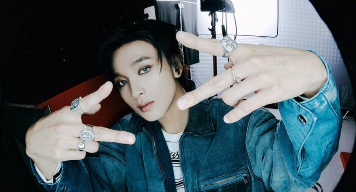 lunchwluffy's tweet photo. when they give haechan heavy eye makeup https://t.co/fn4lBtdpcl