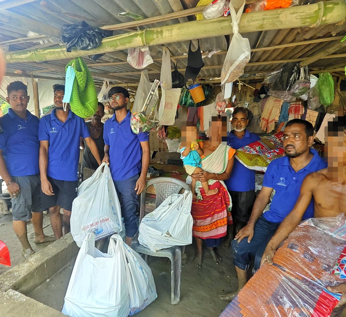 HumanityFirstIN's tweet photo. The Humanity First India – Assam Chapter is preparing and distributing flood relief kits to families affected by the floods. Every kit delivers hope, care, and essential support.

Together, we stand with Assam. 🤝

#Assam #FloodRelief #HumanityFirstIndia #ServeHumanity https://t.co/Y3AekRhPJX