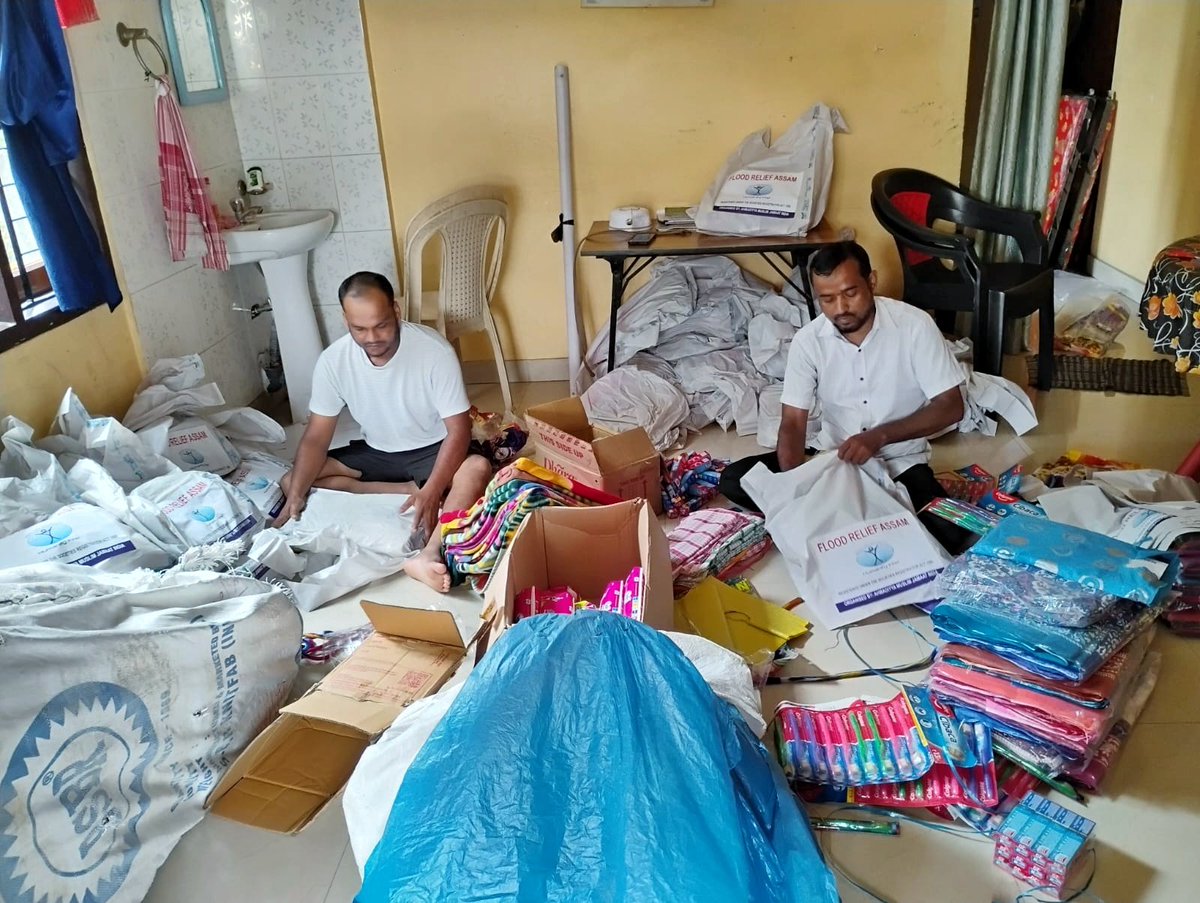 HumanityFirstIN's tweet photo. The Humanity First India – Assam Chapter is preparing and distributing flood relief kits to families affected by the floods. Every kit delivers hope, care, and essential support.

Together, we stand with Assam. 🤝

#Assam #FloodRelief #HumanityFirstIndia #ServeHumanity https://t.co/Y3AekRhPJX
