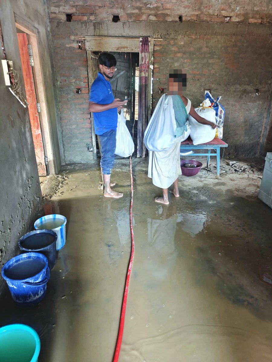 HumanityFirstIN's tweet photo. The Humanity First India – Assam Chapter is preparing and distributing flood relief kits to families affected by the floods. Every kit delivers hope, care, and essential support.

Together, we stand with Assam. 🤝

#Assam #FloodRelief #HumanityFirstIndia #ServeHumanity https://t.co/Y3AekRhPJX