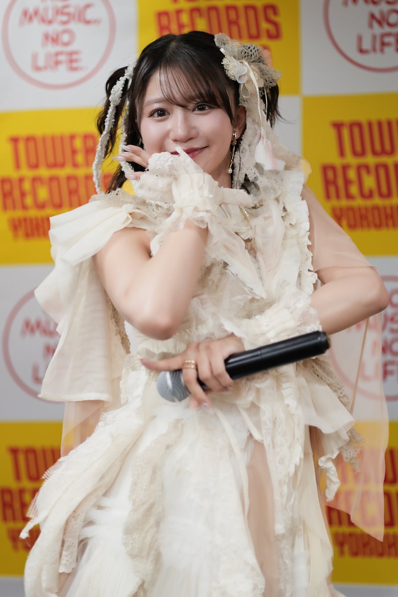 ku7777ro's tweet photo. ８月５日
「ひかりあと」リリースイベント
タワーレコード横浜ビブレ
#ミレソロひかりあと 
#にゅーえももん 
#星名美怜 https://t.co/dkxy71zLHg