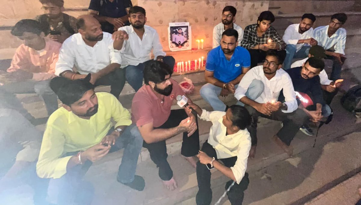 news21national's tweet photo. अमर जवान ज्योति पर देवराज सिंह पलाड़ा को भावभीनी श्रद्धांजलि
#Shradhanjali #OmShanti #Tribute #News21 #DevarajSinghPalada #News21National https://t.co/sHYejANUGQ