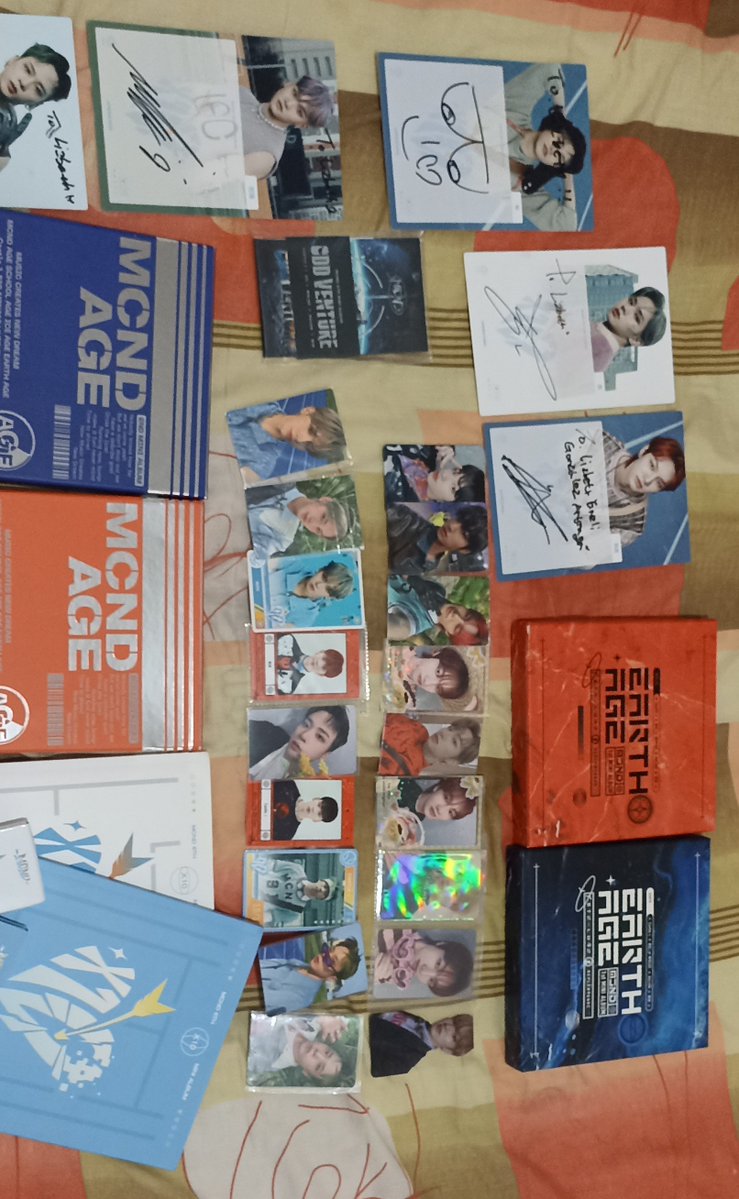 MCNDLOVEB0T's tweet photo. No saben lo orgullosa que me tiene mi mini colección<3 extraño demasiado a MCND pero se que hice todo lo que estuvo en mis manos para disfrutar mi fanatismo #MCND @McndOfficial_ https://t.co/AVpWj6VF3L