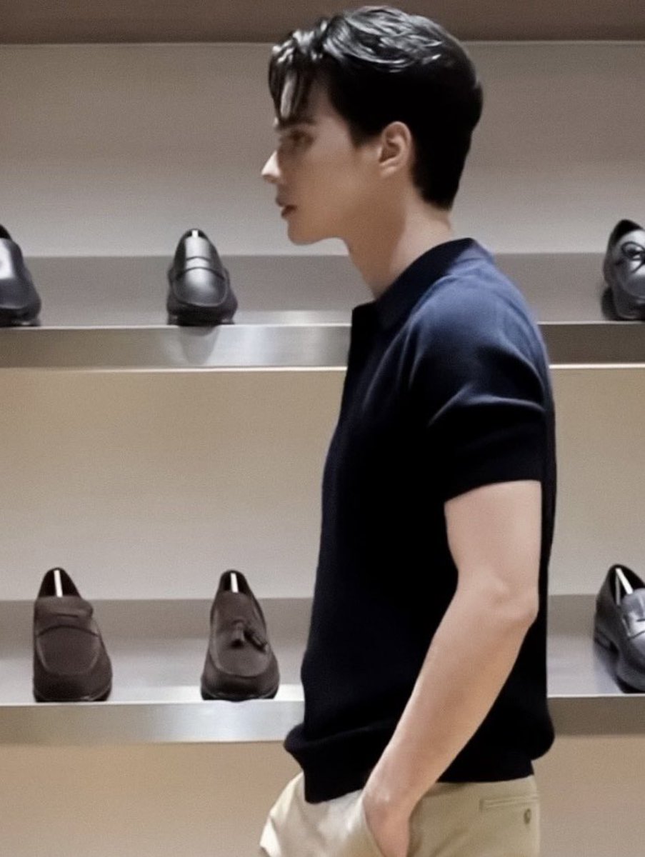 staywithharit's tweet photo. ค้นเจอรุปคุนหะริดกับเสื้อโปโล 🫠 https://t.co/YCu95p9LBW