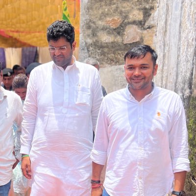 NeerajUnhani's tweet photo. #NewProfilePic https://t.co/8X5lklbXST