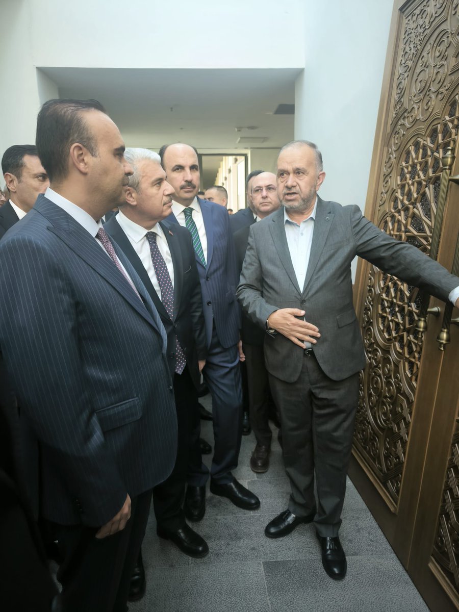 GunbasMehmet's tweet photo. Konya'da Sanayi ve Teknoloji Bakanımız Sayın Mehmet Fatih Kacır ile bir araya gelerek Odamızın yürüttüğü projeleri, "Anadoludakiler" kapsamında üretilen ahşap eserleri ve yeni dönemde hayata geçirmeyi planladığımız istihdam ve mesleki eğitim odaklı proje dosyamızı takdim ettik.
Ahşap zanaatını geleceğe taşımak, üretimi ve istihdamı artırmak için çalışmalarımızı kararlılıkla sürdürüyoruz.@mfatihkacir  @EmineErdogan @u_İbrahim_altay@Vali_Akin @MEVKA_Konya
Sayın @mfatihkacir'a nazik ziyaretleri için @EmineErdogan Hanımefendi'nin himayelerinde yürütülen #Anadoludakiler projesinin üretime ve geleneksel el sanatlarına sağladığı katkıyı kıymetli buluyoruz.@u_İbrahim_altay başkanımızın her daim yanımızda olduğundan@Vali_Akin Valimizin Kurumlar ile işbirliğinden dolayı teşekkür ederim.
