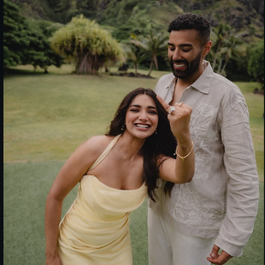 WeTheThinkers's tweet photo. Finally, she found her soulmate💛

Congratulations to #JiyaShankar on ur engagement💍

Your role as a 🐍 in the BB house will always be remembered..it was entertaining, to say the least😄

From #Abhiya to #Kaaya... everything changed. 

Wishing U both a lifetime of happiness. https://t.co/0BwDyRagPX