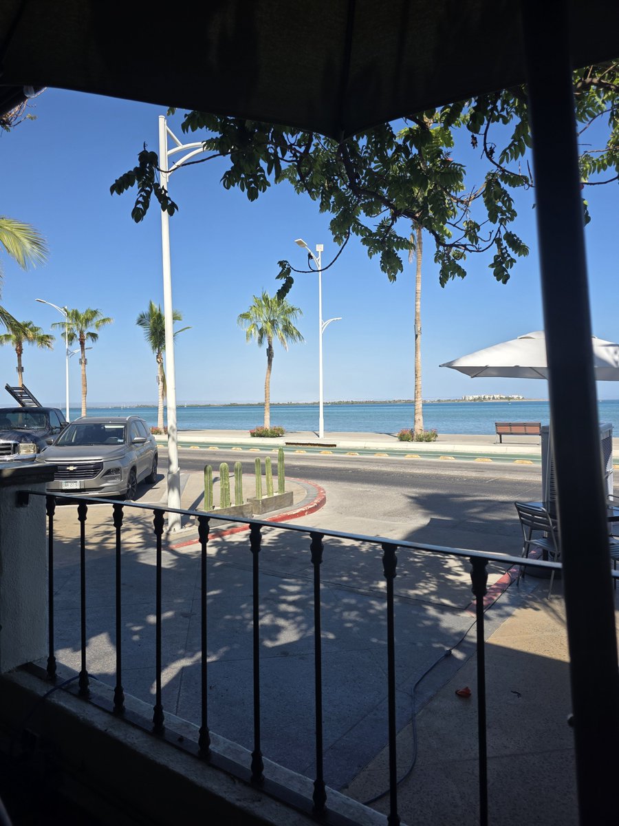 Burnt_Creme's tweet photo. Breakfast view #LaPaz https://t.co/JV5A96bbLW