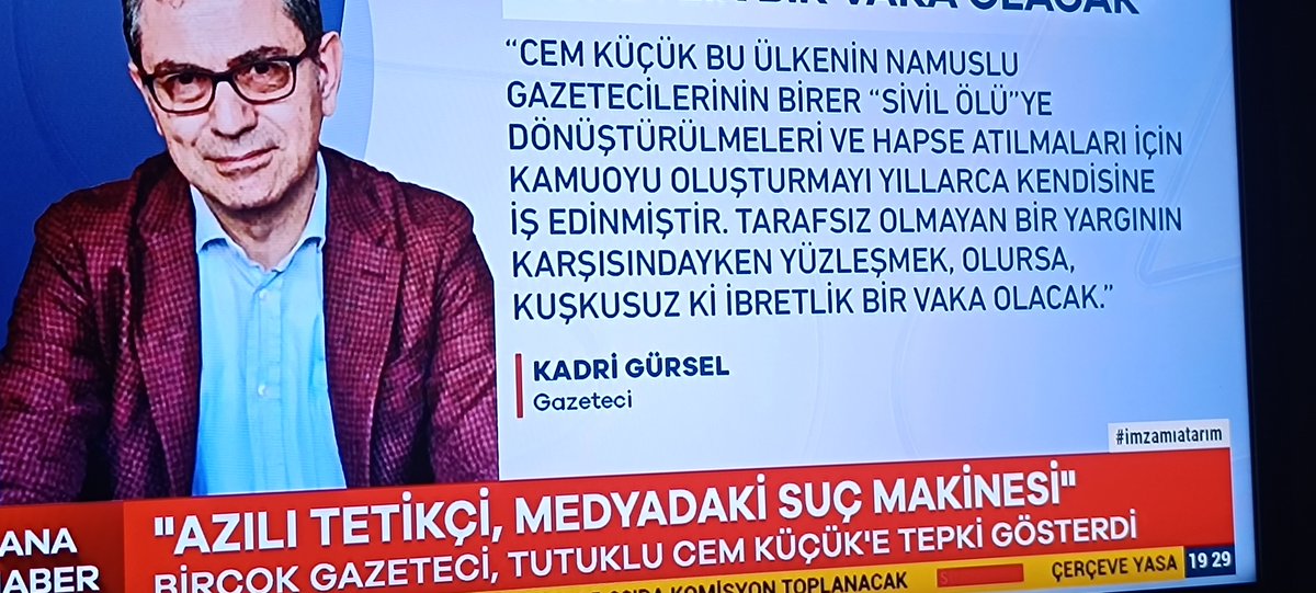 cuneyttttttttty's tweet photo. @szctelevizyonu @cancoskun Düşenin vurani çok olur bir ayağın kaysin .hele bütün sırtlanlar üstüne cullanir🤔🤔😁 hani Cem küçük yandaş medyanın en iyisiydi..noldu 😁😁😁😁😁 https://t.co/lETDgfa27V