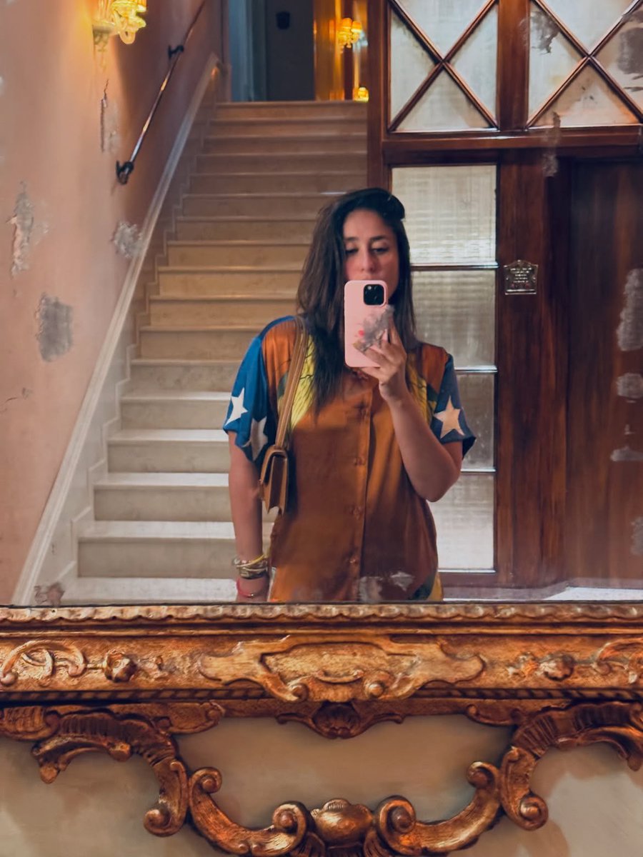 filmfare's tweet photo. Mirror, mirror on the wall… Bebo knows she’s the favourite of them all! 😎❤️

#Celebs #KareenaKapoorKhan https://t.co/GS9MaAKChU