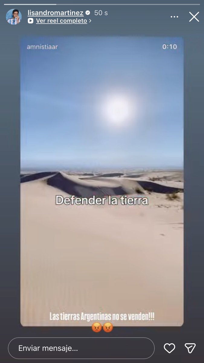 ejf249's tweet photo. licha está en ibiza con molina enzo y julián y dijo no vamos a ir a la playa siéntense que les tengo que explicar algo *saca las diapositivas* https://t.co/TXpgZWfJJe