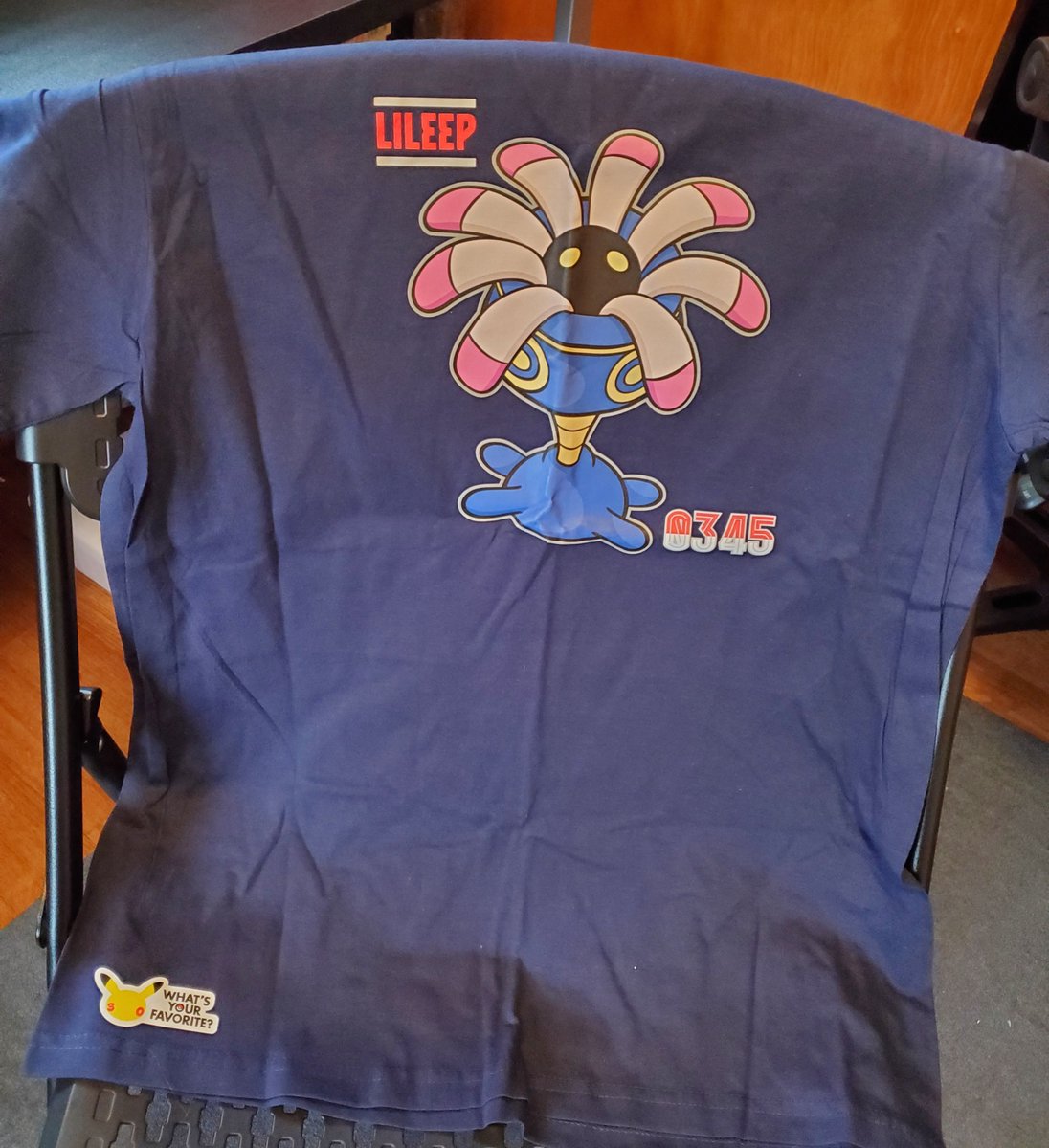 BottledKetchup's tweet photo. US PokeCen is letting you pick whatever mon you want for a shirt and while I'm not gonna tell you to resist the urge to get your fav on a shirt....uh.. this shirt is waaay lower quality than their shirts normally are (and same price) https://t.co/Np2a2tKFFh