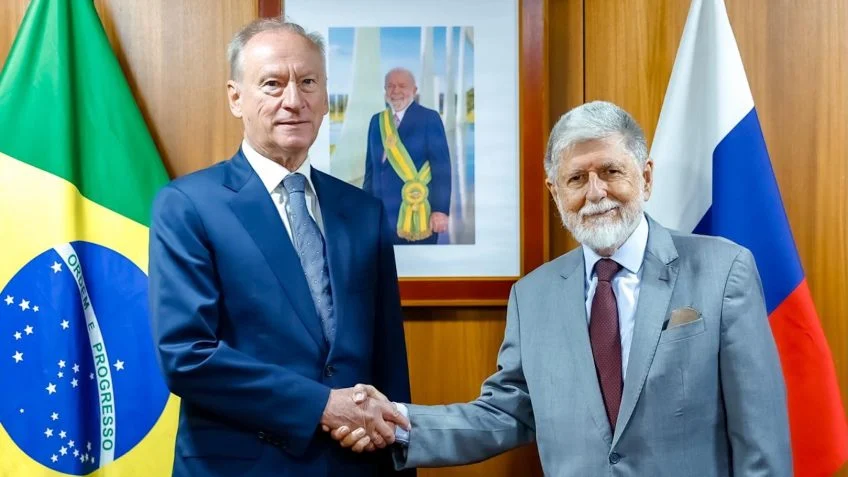 AnaliseGeopol's tweet photo. 🇧🇷🇷🇺 A Rússia ofereceu uma parceria estratégica para o compartilhamento de tecnologia nuclear com o Brasil. Durante visita oficial de Estado a Brasília, o assessor de Putin, Nikolai Patrushev, afirmou que Moscou está disposta a firmar um acordo nuclear com o Brasil https://t.co/Ff8PoyR46K