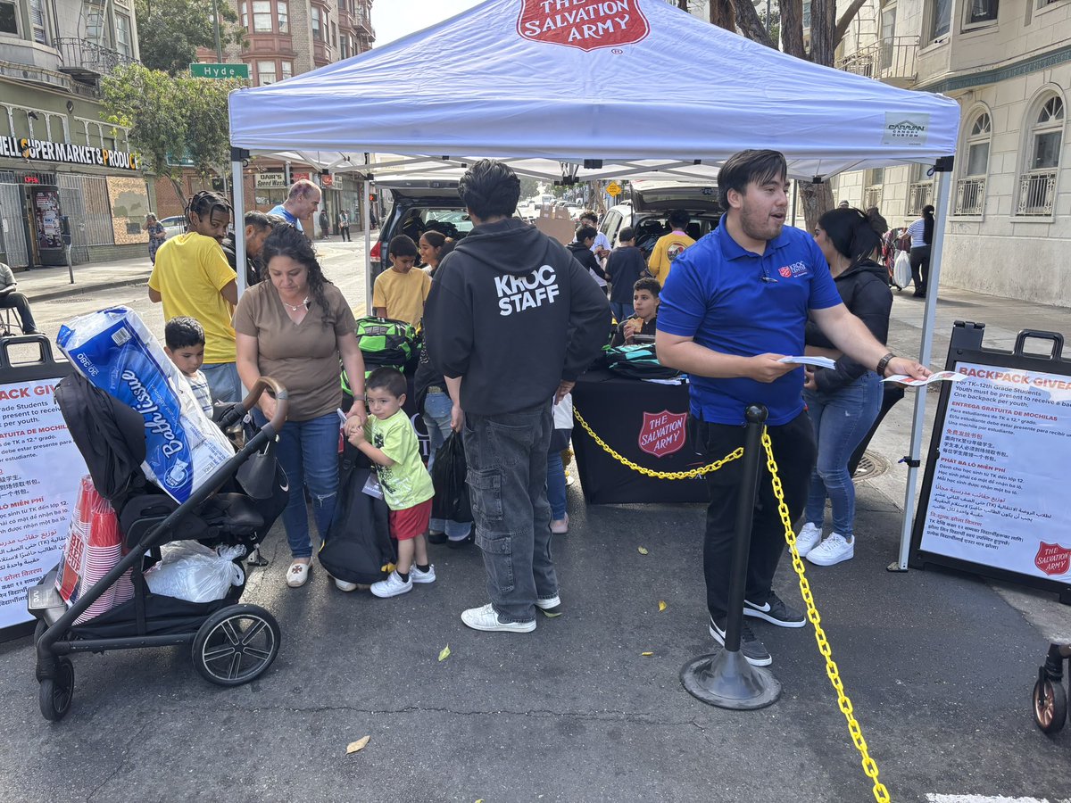salvationarmysf's tweet photo. The Salvation Army San Francisco was proud to celebrate National Night Out in the Tenderloin! Thanks to our @KrocSF Center team and incredible Teen Center volunteers, 500 backpacks filled with school supplies were distributed to local students.💙📚 https://t.co/MihtmC1GVY