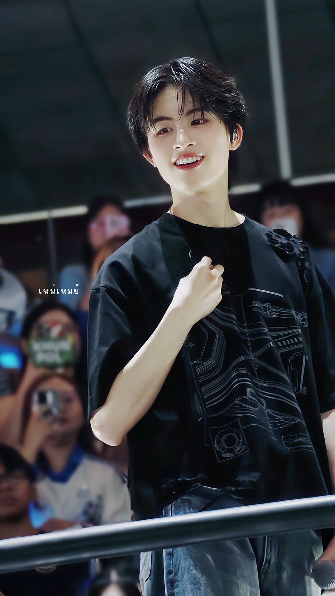 MmayyB_'s tweet photo. 🥺✨

#AAashirakorn 
#BUS_LIGHTASONE https://t.co/YBYZPcJjJQ