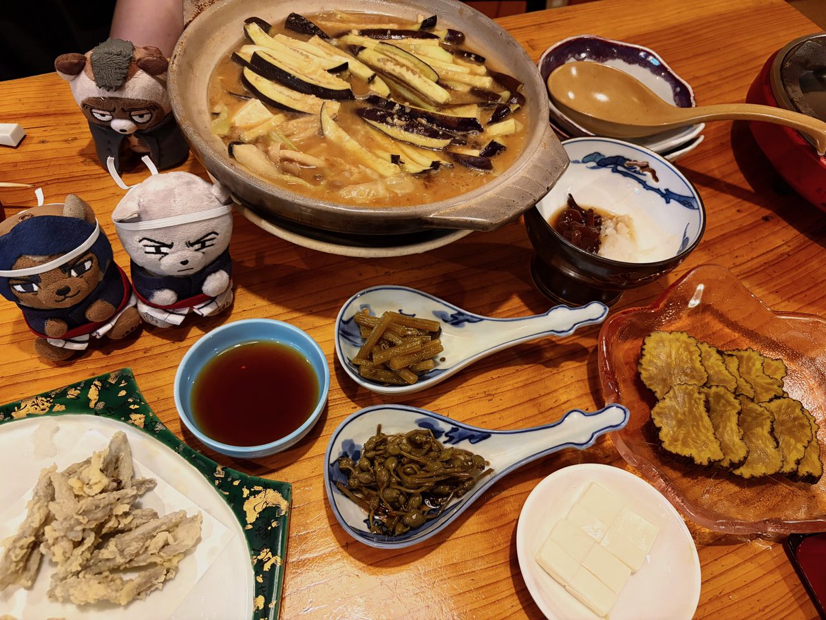 kebadachi_keba's tweet photo. 最高おでんとくじら鍋などの郷土料理をはしご🍺 https://t.co/zlYLB9sxLL
