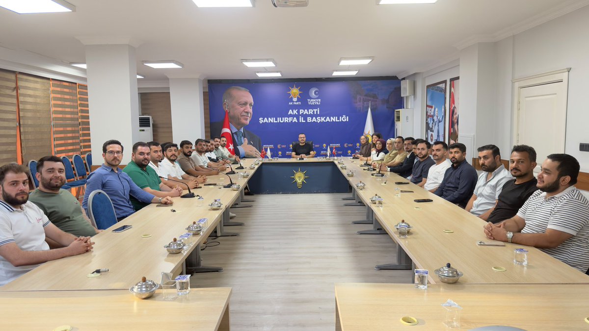 akgencliksurfa's tweet photo. 📍Ak Parti Şanlıurfa İl Başkanlığı

İl Gençlik Kolları Başkan Vekilimiz @ismailbcl Başkanlığında yönetim kurulu toplantımızı gerçekleştirdik.

Toplantımızda;
-Teşkilat çalışmalarımız değerlendirildi.
-Saha faaliyetlerimiz istişare edildi.
-Gençliğe yönelik projeler görüşüldü.

#GüçlüTürkiye #GüçlüGençlik 

@avyusufibis @bybekirbozdag @osmannazlier @milhamigunbegi @ferdisenel25 @furkankucukk_