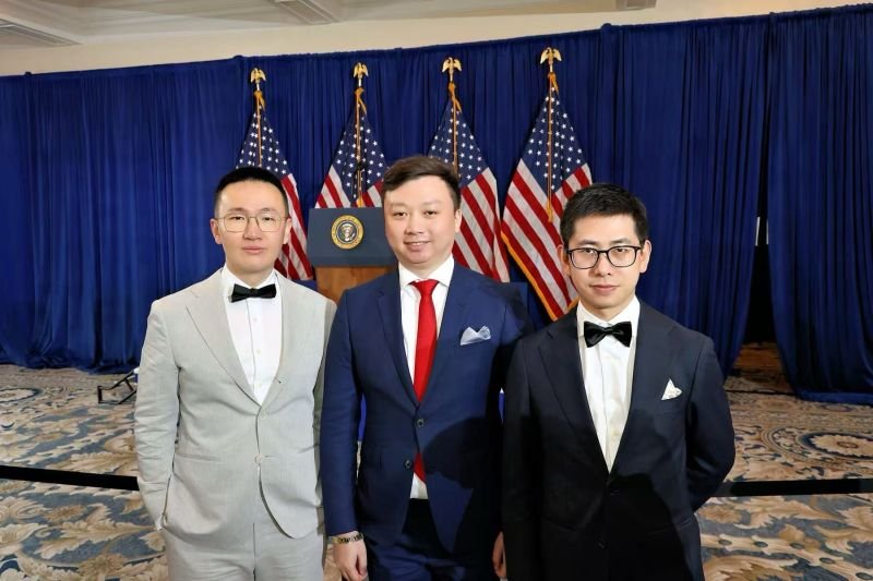 bitmart_scam's tweet photo. What about the fact that Bitmart has been ripping people off for a week now and hasn't withdrawn anything? One or more of their $TRUMP token shareholders were at your dinner, like Sheldon Xia, and now everyone's keeping quiet about it after ripping off their users.

@realDonaldTrump  @SECGov  @SECPaulSAtkins