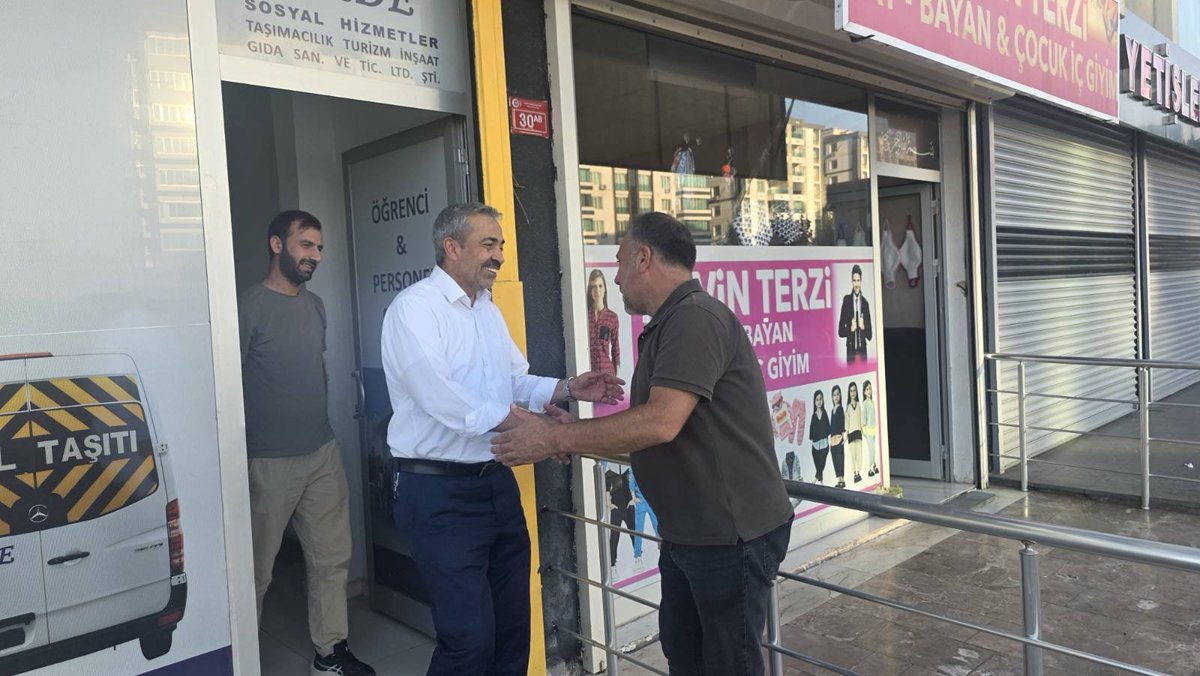 HudaParBaglar21's tweet photo. İlçe Başkanımız Orhan Zeren ve beraberindeki heyetimiz, Bağcılar Mahallemizde faaliyet gösteren kıymetli esnafımızı ziyaret ederek hayırlı işler temennisinde bulundu.

Gerçekleştirilen ziyaretlerde esnafımızın talep, öneri ve yaşadığı sorunlar dinlenirken; çözüm odaklı siyaset anlayışımız doğrultusunda istişarelerde bulunuldu.

Her zaman olduğu gibi milletimizin yanında olmaya, sorunları yerinde tespit edip çözümün takipçisi olmaya devam edeceğiz.