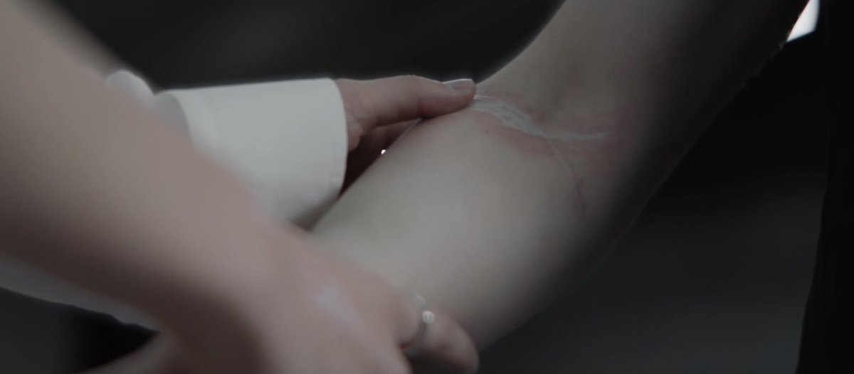 ihsiangs's tweet photo. let’s all cum on his scar https://t.co/K6qJbVQRxE