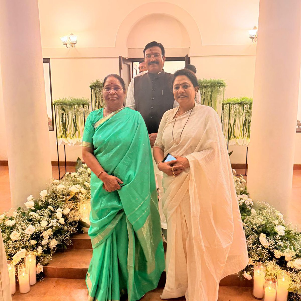 Lata_official's tweet photo. आज सामाजिक न्याय एवं अधिकारिता संबंधी संसदीय स्थायी समिति के यशस्वी सभापति एवं बेंगलुरु मध्य से लोकप्रिय सांसद आदरणीय श्री पी. सी. मोहन जी के जन्मदिवस के शुभ अवसर पर उनके निवास स्थान पर पहुँचकर उन्हें पुष्पगुच्छ भेंट कर आत्मीय शुभकामनाएँ प्रेषित कीं। https://t.co/p55UvHp4zx