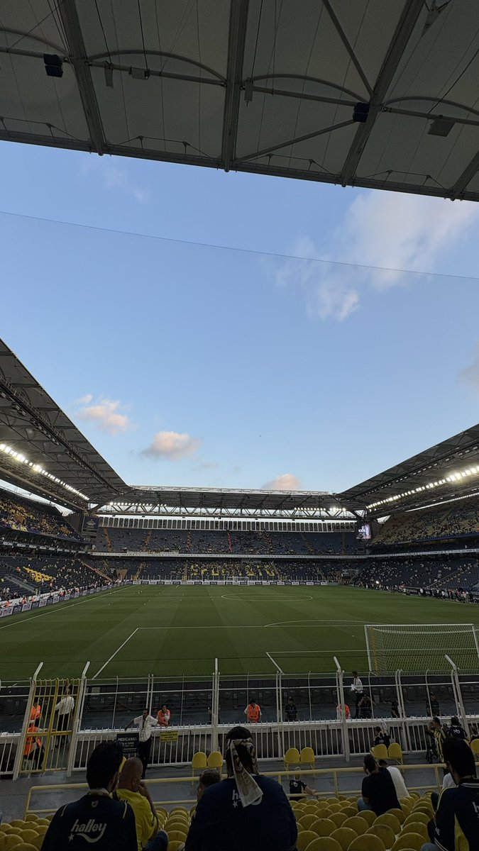 dyterenn's tweet photo. şükür kavuşturana 💛💙 #Fener https://t.co/2HENqsPgGV