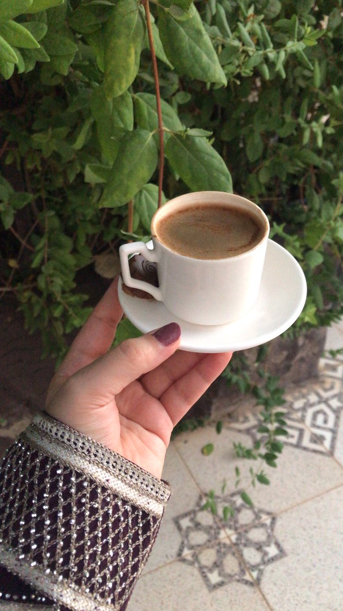 NlII9_'s tweet photo. الشوكلاته ذابت قبل ما آكلها 🫠 https://t.co/7oFkEg63ZJ