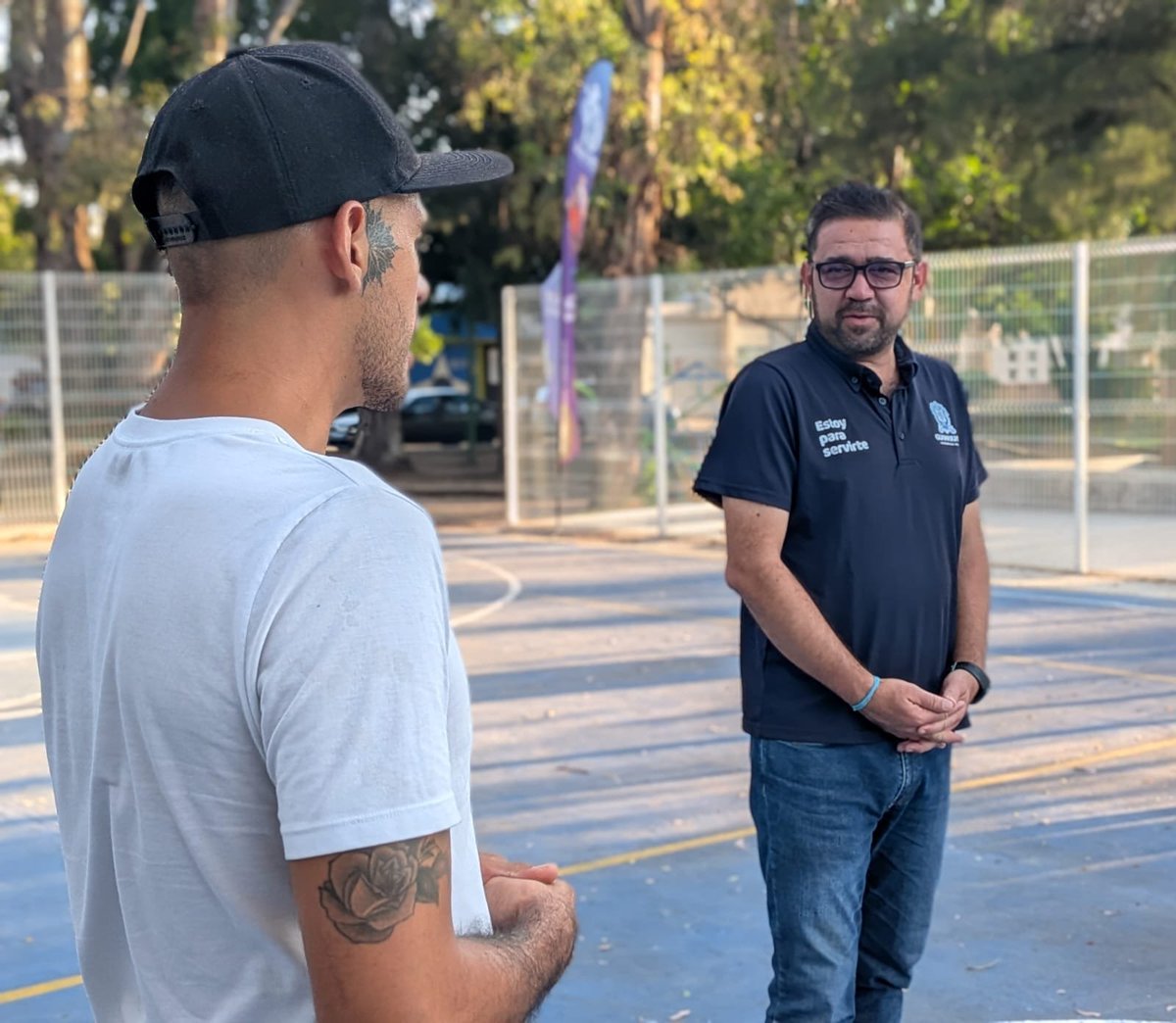 LuisAgVal's tweet photo. En cada rincón de Guanajuato hay personas entregadas a impulsar el deporte y acompañar a nuestros jóvenes a alcanzar sus sueños. 🏀⚽

Su dedicación en las colonias es clave ¿A quién deberíamos reconocer por su apoyo al deporte? Etiquétalo aquí. 👇 https://t.co/zpGWlSfKZF