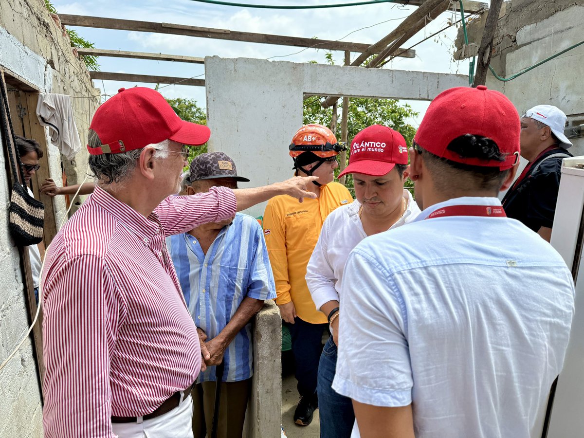 veranodelarosa's tweet photo. ¡En menos de 24 horas atendimos la emergencia y entregamos las ayudas humanitarias a los afectados por el vendaval en Juan de Acosta y Usiacurí! 🚨🇮🇩

La prioridad es nuestra gente. Por eso, desde el primer momento activamos toda la capacidad de la @Gobatlantico para auxiliar a estas familias con censo, entrega de insumos y cuadrillas de trabajo.

Juan de Acosta y Usiacurí no están solos. Seguiremos acompañando a las comunidades, evaluando las afectaciones y trabajando sin descanso para que los damnificados recuperen cuanto antes la tranquilidad. En estos momentos difíciles, nuestro compromiso es estar presentes y responder con hechos.
