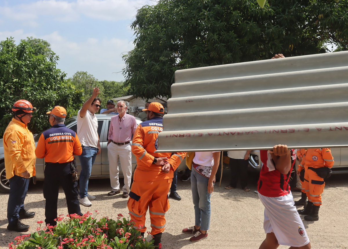 veranodelarosa's tweet photo. ¡En menos de 24 horas atendimos la emergencia y entregamos las ayudas humanitarias a los afectados por el vendaval en Juan de Acosta y Usiacurí! 🚨🇮🇩

La prioridad es nuestra gente. Por eso, desde el primer momento activamos toda la capacidad de la @Gobatlantico para auxiliar a estas familias con censo, entrega de insumos y cuadrillas de trabajo.

Juan de Acosta y Usiacurí no están solos. Seguiremos acompañando a las comunidades, evaluando las afectaciones y trabajando sin descanso para que los damnificados recuperen cuanto antes la tranquilidad. En estos momentos difíciles, nuestro compromiso es estar presentes y responder con hechos.