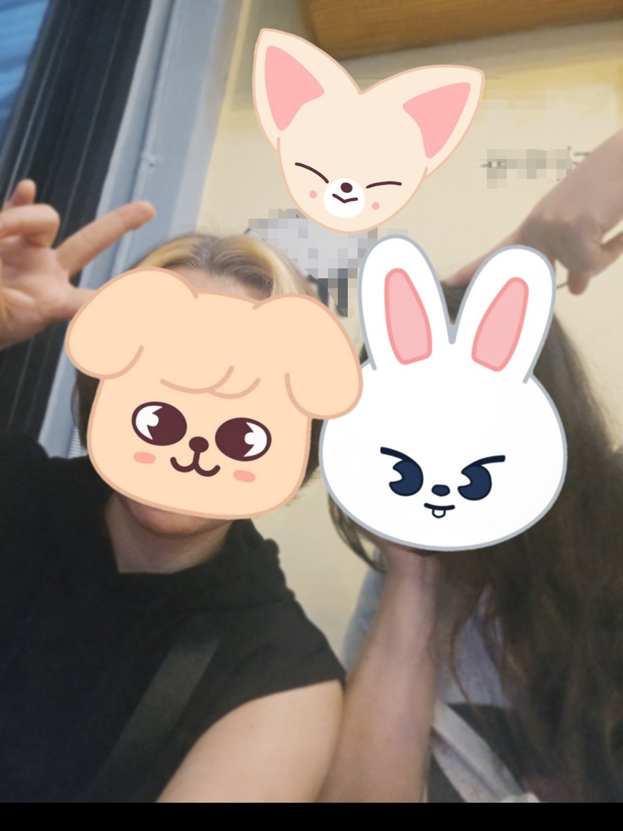 ole4nder_'s tweet photo. Good times 
w/ @lilyverse_229 &amp; 형 https://t.co/uJZ5LNPQIi