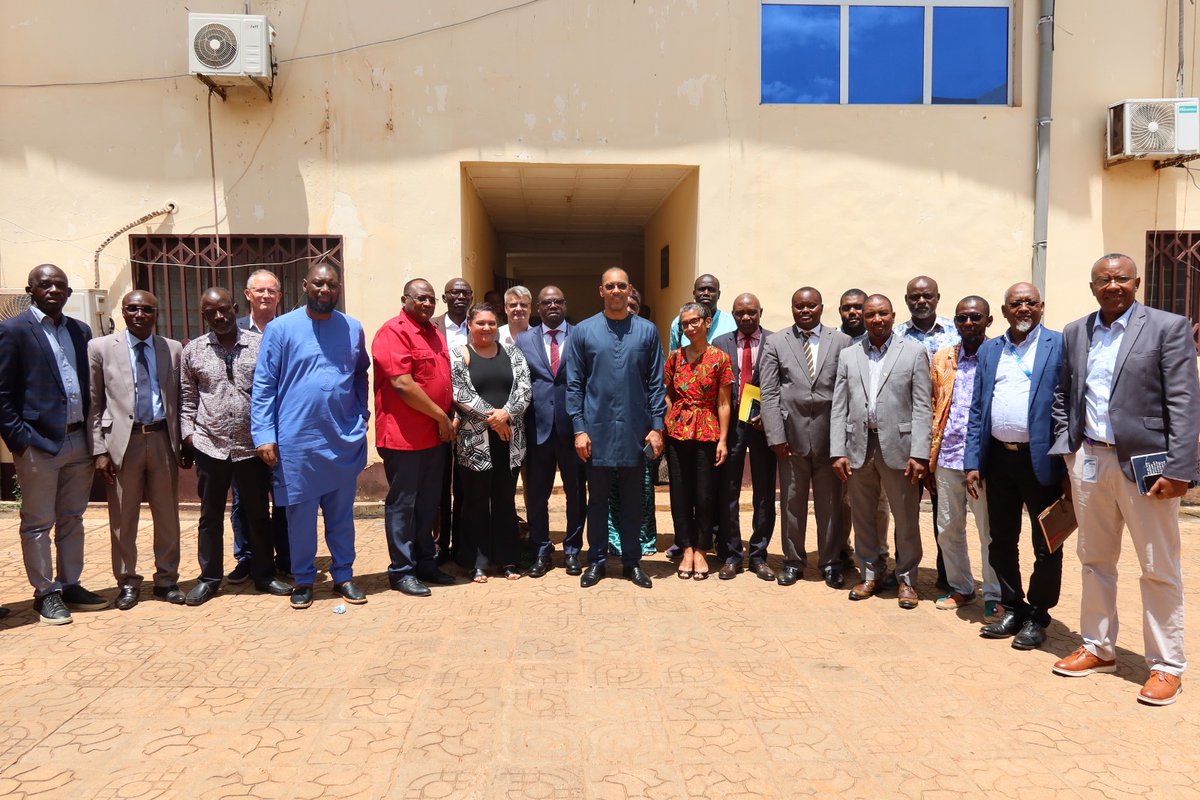 cco_rca's tweet photo. 🇨🇫 Le 5 août 2026, le CCO-RCA a échangé avec le Ministre du Plan, S.E.M. Marc Mandaba, pour renforcer le dialogue avec le Gouvernement et faire converger les efforts de la communauté internationale vers les priorités de développement de la RCA.
#RCA #PND #Développement #CCO https://t.co/pV9f8OYbk5