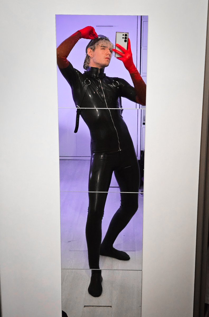 Arronxbolder's tweet photo. On live you know where guyzz !

#latex #rubber #latexfashion #model #streamer https://t.co/XV80phEC7U