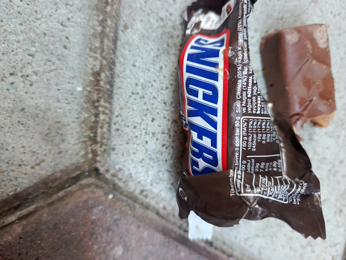 Ebru1imv's tweet photo. @SNICKERS https://t.co/khKJSrSTmD