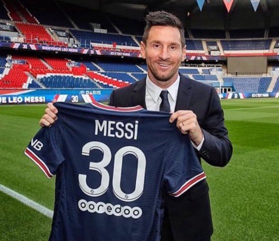 qp121p's tweet photo. رونالدو طلع من اليونايتد كبطل قومي
رونالدو طلع من ريال مدريد كبطل قومي
رونالدو طلع من يوفينتوس بعد ماحقق لهم 6 بطولات

ميسي طلع من برشلونه مطرود من رئيس ناديه
ميسي طلع من باريس مطرود من جمهور باريس بعد توقيع مليون مشجع على وثيقه طرده

حتى في اصغر التفاصيل والنهايات كريستيانو افضل https://t.co/SM4JxV1wea