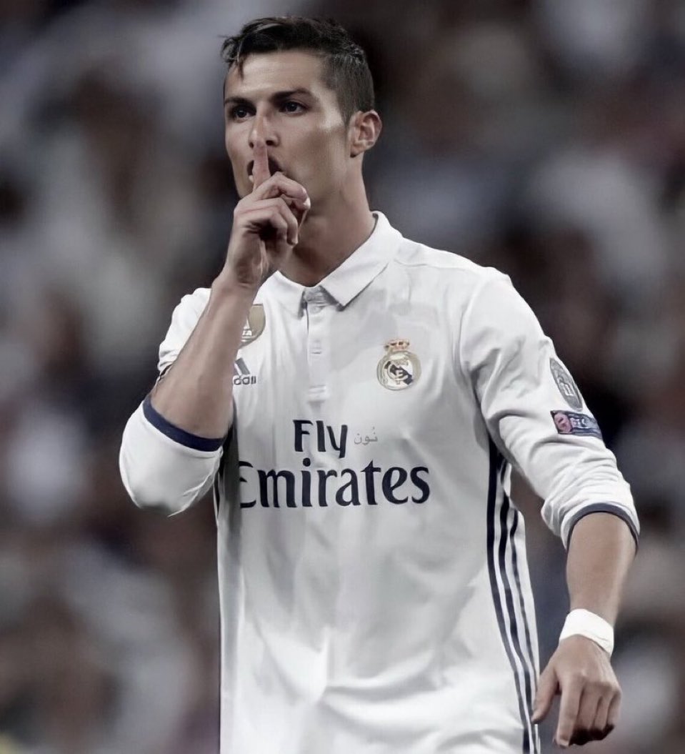 qp121p's tweet photo. رونالدو طلع من اليونايتد كبطل قومي
رونالدو طلع من ريال مدريد كبطل قومي
رونالدو طلع من يوفينتوس بعد ماحقق لهم 6 بطولات

ميسي طلع من برشلونه مطرود من رئيس ناديه
ميسي طلع من باريس مطرود من جمهور باريس بعد توقيع مليون مشجع على وثيقه طرده

حتى في اصغر التفاصيل والنهايات كريستيانو افضل https://t.co/SM4JxV1wea