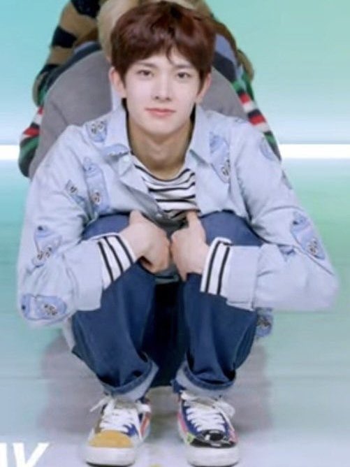 evaniesoo's tweet photo. why is he so tiny 🤏🏼☹️ https://t.co/U6ZU3gbzU8