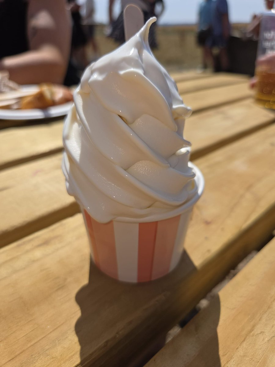MORFofPORTH's tweet photo. @ClarksonsFarm1 Low point was paying £10.00 for this fucking ice cream.
Highlight was the Hawkstone Cider👌👌👌 https://t.co/xdv8lRlAwY