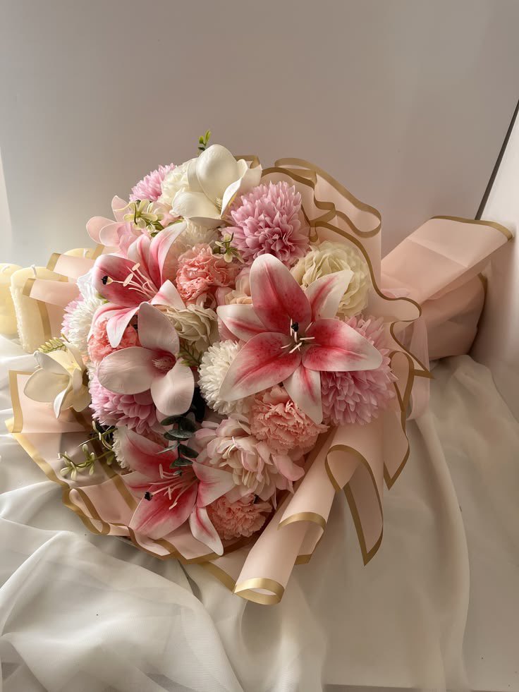 EDENFLOWERP's tweet photo. ⠀₍  ❋ ، Eden Serenity ⠀  ⠀  ⠀

Parabéns amiga pelo emprego!! você merece demais. que venham muitas conquistas! 🤍

⠀Remetente: @jeauonie 
⠀Destinatário: @kwomeru https://t.co/qK5jNbd2xD